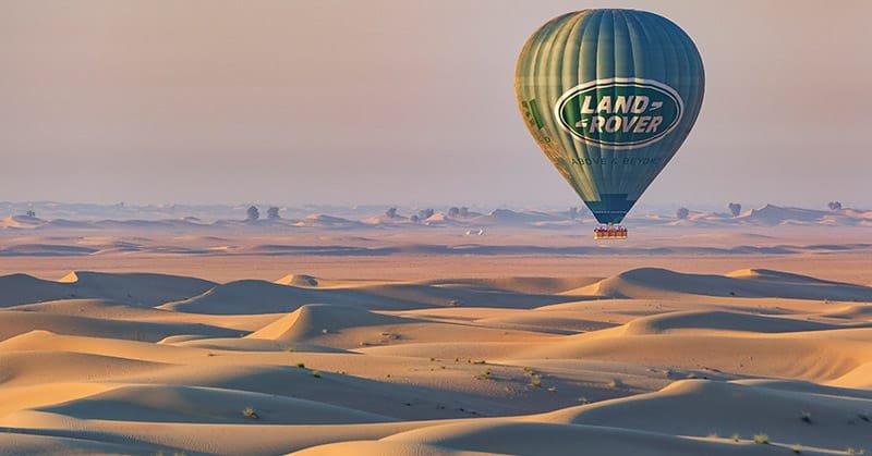 Hot-air-balloon-desert-Land-Rover.jpg