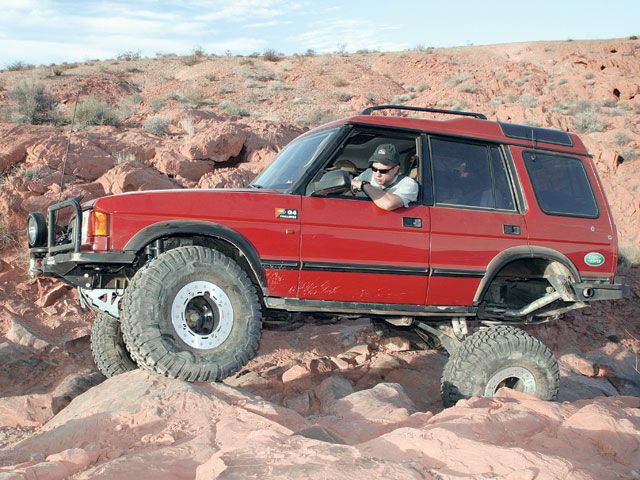 0605or_08_z+1996_land_rover_discovery_red_rover+long_radius_arms_coil_springs.jpg