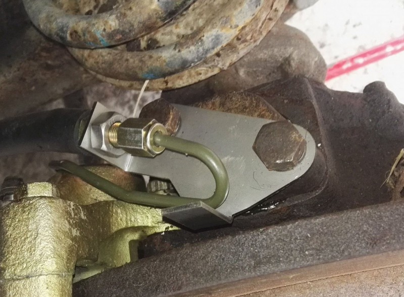 brake pipe bracket_crop.jpg