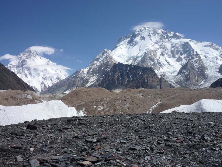 09 pohled z Concordie na K2 a Broad Peak.JPG