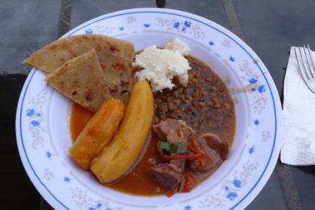 starva pastra ale za plotem na nas koukalo 50 decek!.JPG