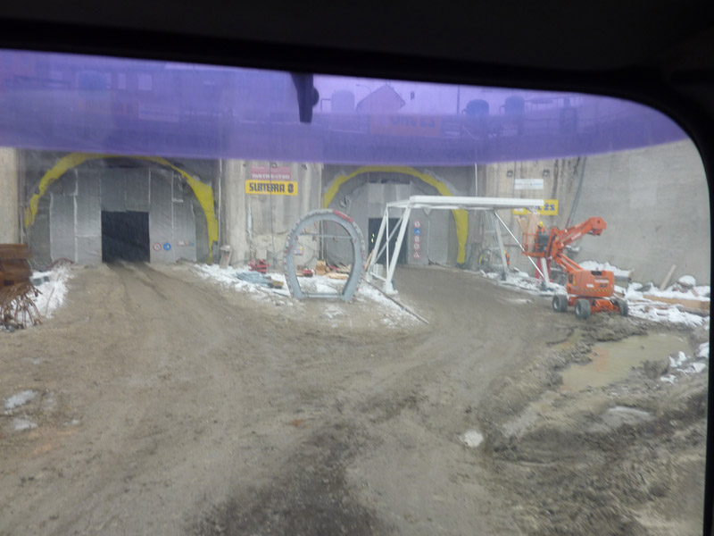 Vjezd do dvou tubusů .