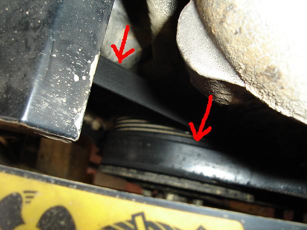 Tady jsou vidět oba řemeny