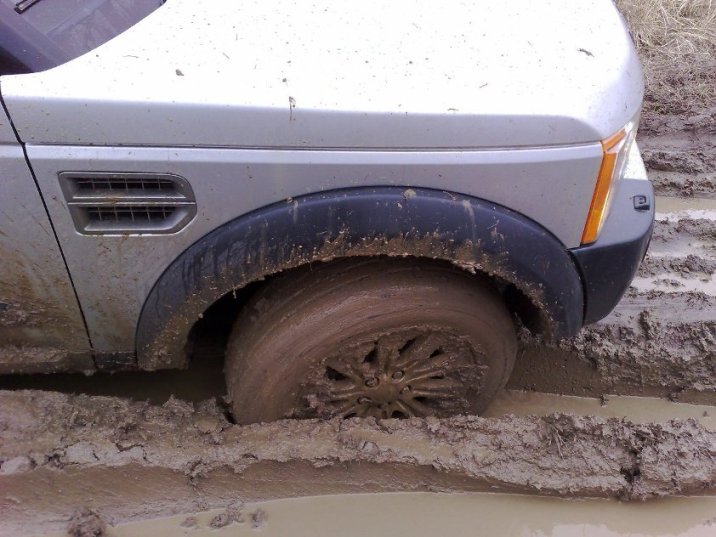 výsypky na silničních gumách , ještě před namontování navijáku