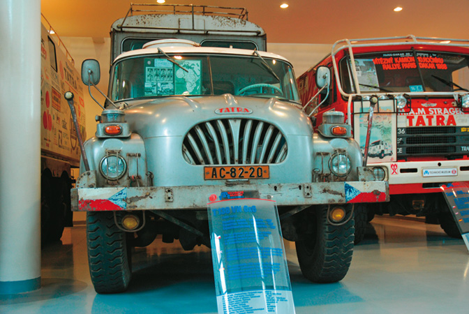 Tatra 138, expedice Lambarene 09.jpg