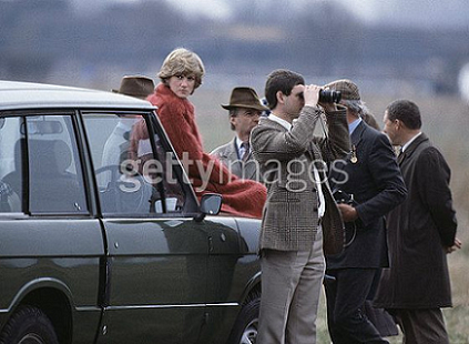 princess diana sitting on a range rover - Flickr - Photo Sharing!_1304156472923.png