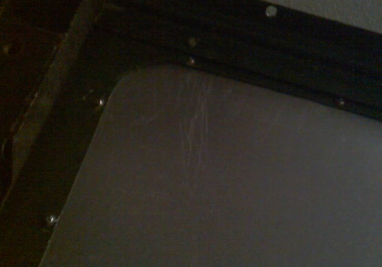 pohled zevnitr na nanejtovany pozink plech