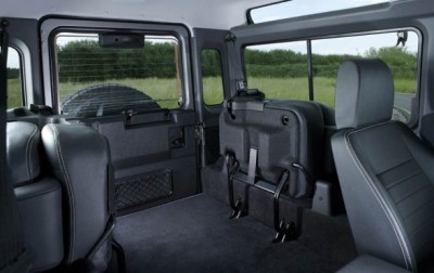 2010-Land-Rover-Defender-90-Interior-View-588x370.jpg