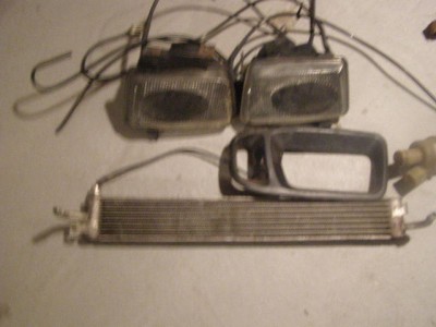 chladič auromatu 40 euro <br />hmlovky 5 euro - jedna odlomene vrchne držiaky a jedna spodne