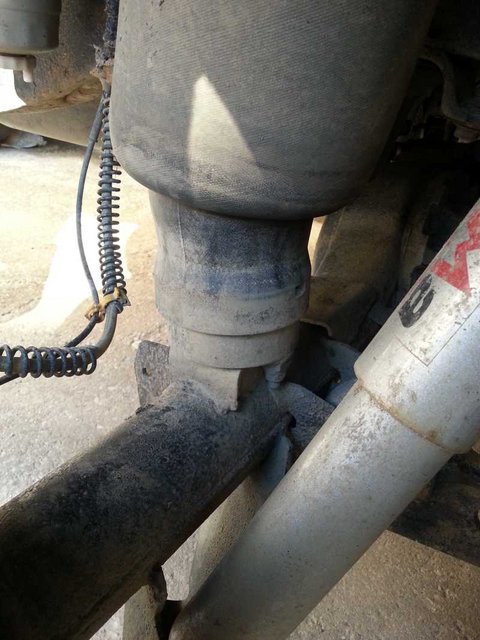 namontovaná podložka pod měchem