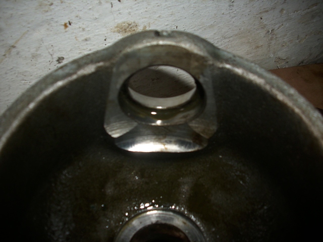 Koule zevnitř spodní čep