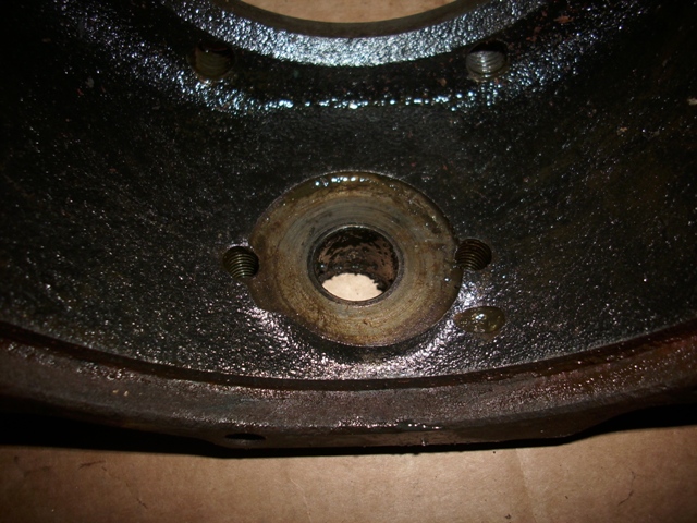 skíň čepů zevnitř dole