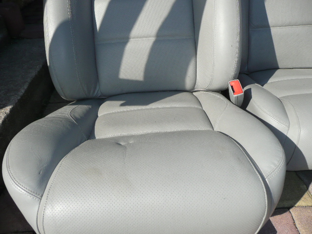 sedačky XJ8 002.JPG