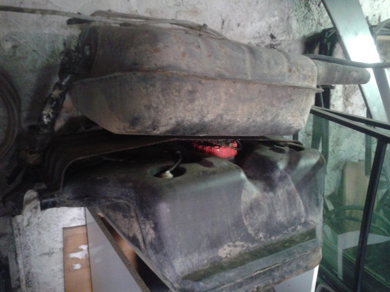 NÁDRŽE PLECH - PLAST.jpg