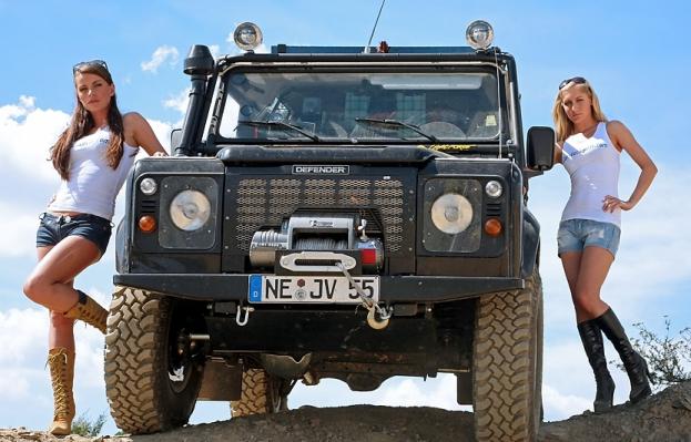 DefenderGirls2.jpg