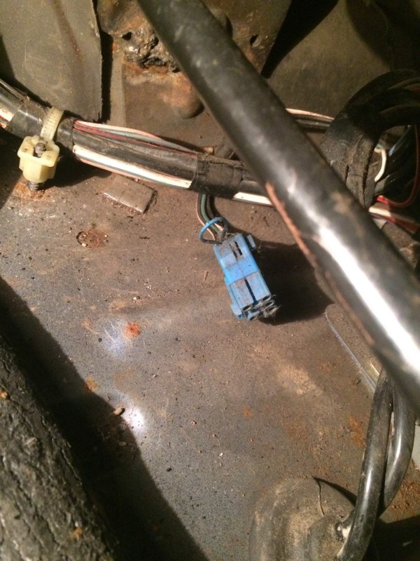 IMG_3464.JPG.jpg (292.31 KiB) Zobrazeno 8675 x konektor pod sedačkou, nenašel jsem kam by měl přijít, asi příprava na el. sedačky?