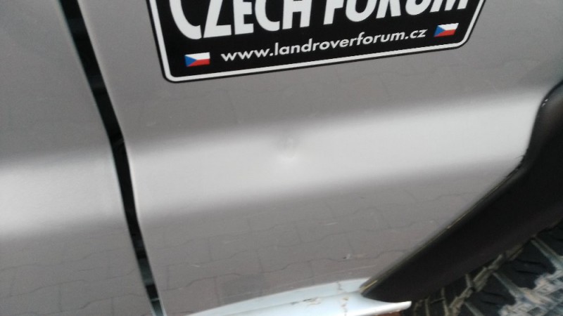 promáčklina levý přední blatník